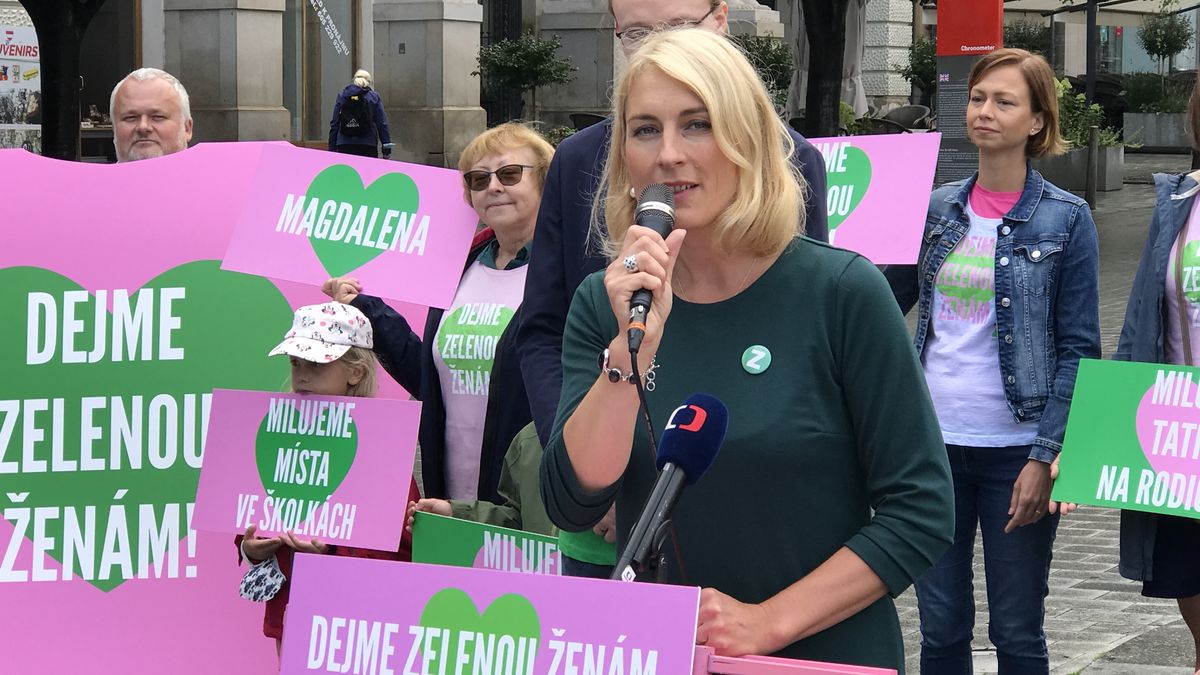 Dejme ženám šanci. Zelení zahalili „penis“ a začali kampaň